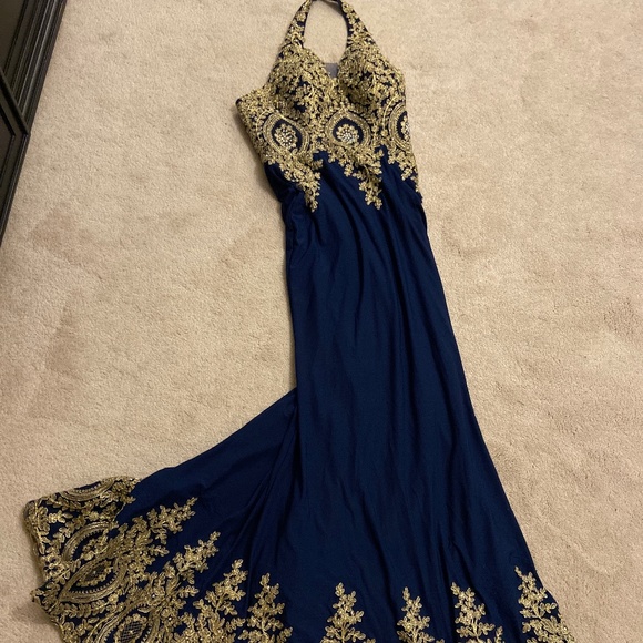 Gold-Embroidered Ball Gown Size 6 - Picture 4 of 6